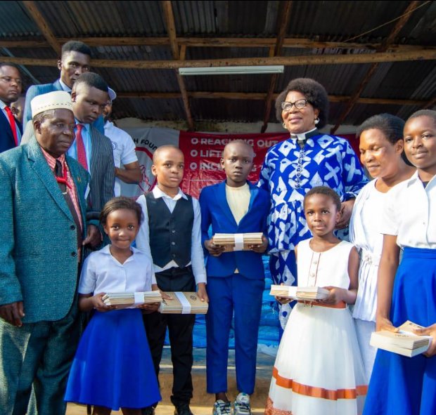 Children receiving books at a Foundation outreach event
